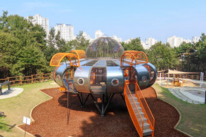 “놀이터로 UFO 타러 오세요!”